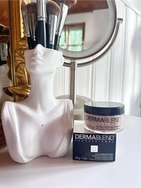 Dermablend Cool Beige Loose Setting Powder in Cool Beige Makeup Setting Powder